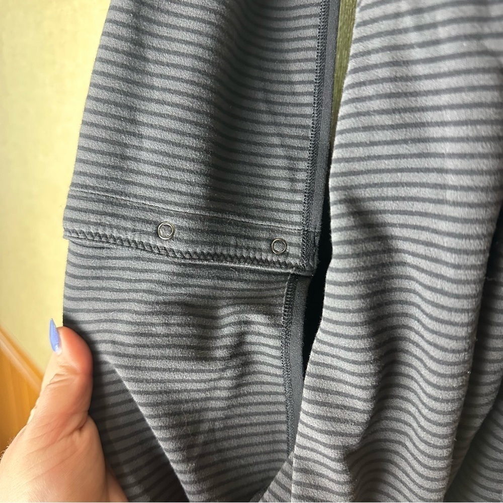 LuLulemon Infinity Scarf - Picture 2 of 3